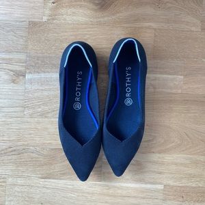 Black Rothy’s point flats